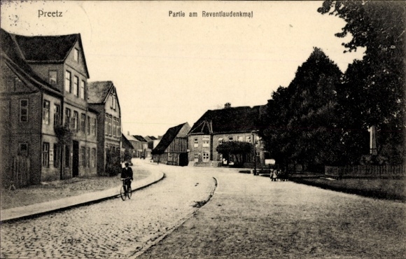 PC Preetz in Holstein, part at the Reventlau monument, Reventlou monument