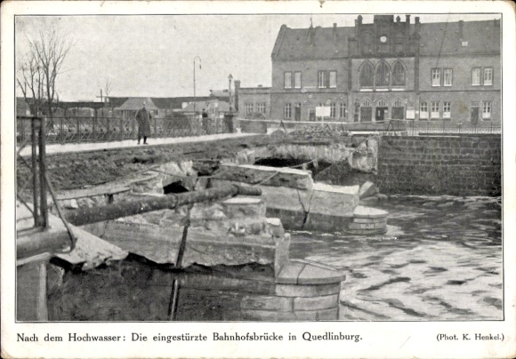 Quedlinburg in the Harz Mountains, flood of the Bode in 1925, collapsed station bridge