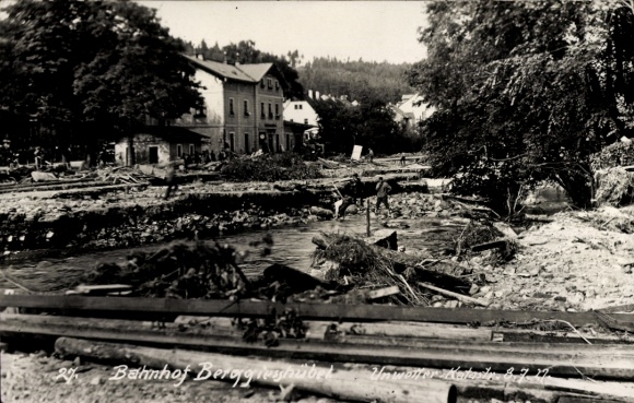 foto Ak Berggiesshübel in Saksen, treinstation na de stormramp in 1927