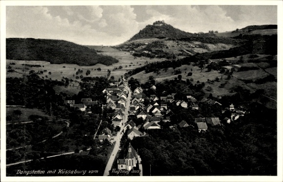 Ak Dangstetten Küssaberg im Klettgau, Ansicht von  Küssaburg, Luftaufnahme, Landschaft