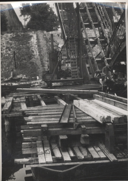 Original Fotos Berlin Tempelhof, zerstörte Germelmann-Brücke, um 1945/46, ca. 12 x 17 cm