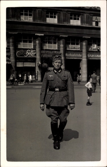 Photo Postcard Cologne, Wehrmacht soldier Paul Schuster in uniform, street scene, shops