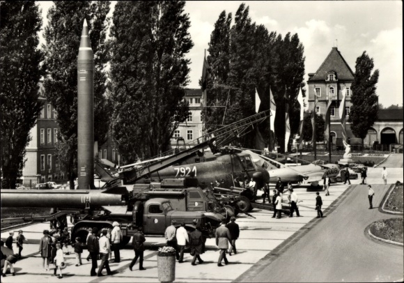 Postcard Dresden, Army Museum of the German Democratic Republic, open-air area