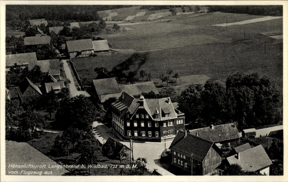 KP Langenbrand Forbach w Schwarzwaldzie Baden, widok z lotu ptaka, Kurhotel Ochsen, wysokie drzewa, cichy la