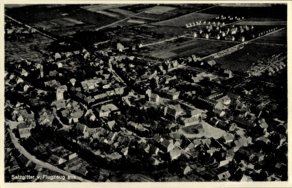 Ak Salzgitter in Niedersachsen, Luftaufnahme von  Häuser, Straßen, Landschaft