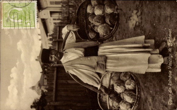 Postcard Romania, man in traditional costume