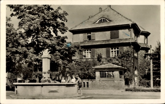 Postcard Hennigsdorf an der Oberhavel, fountain, children