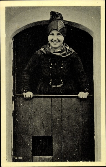 Postcard Fanø Fanö Denmark, woman in the national costume