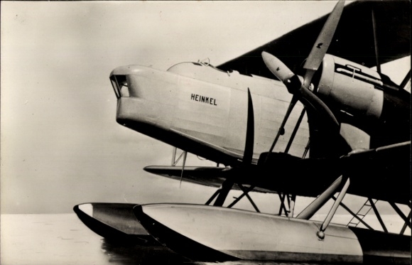 Postcard German Air Force, twin-engine sea multi-purpose aircraft Heinkel He 59, seaplane