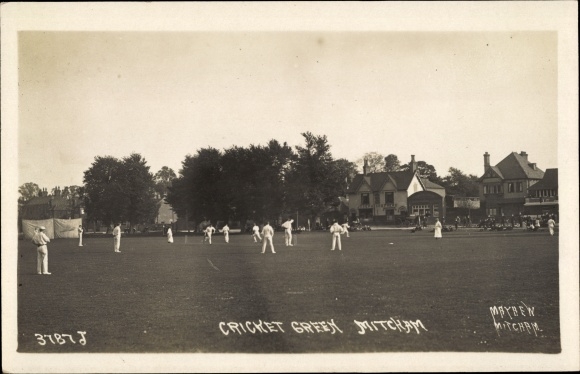 Photo Postcard Mitcham London England, Cricket Green
