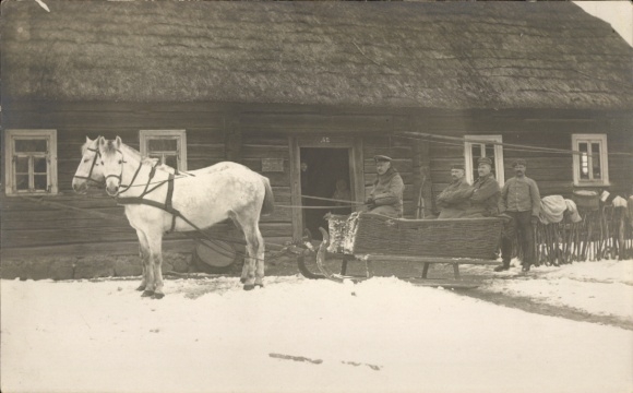 Photo Postcard German soldiers in uniforms with a sleigh team in front of a wooden house, winter view