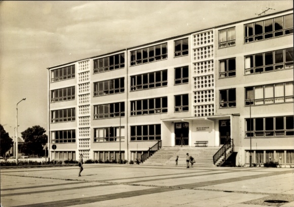 Ak Neubrandenburg Mecklenburg Vorpommern, Dr. Th. Neubauer Oberschule