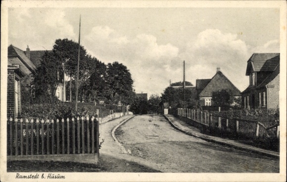 Ansichtkaart Ramstedt in Noord-Friesland, straatgebied, woongebouwen