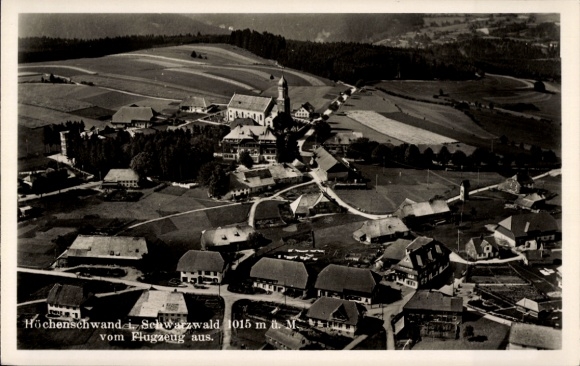 Ak Höchenschwand im Schwarzwald, Luftaufnahme, Häuser, Kirche, Landschaft, Schwarzwald
