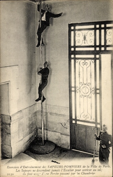 CPA Sapeurs-Pompiers de Paris, Les Sapeurs ne potomek Jamais l'Escalier pour przybył au sol