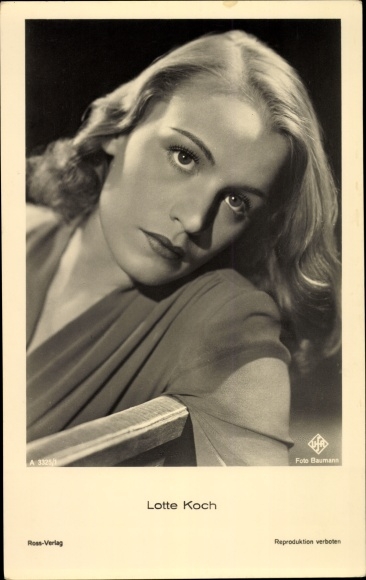 Postcard actress Lotte Koch, portrait