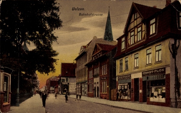 Postcard Uelzen in Lower Saxony, Bahnhofstraße, shop Ernst Plön, Starcke