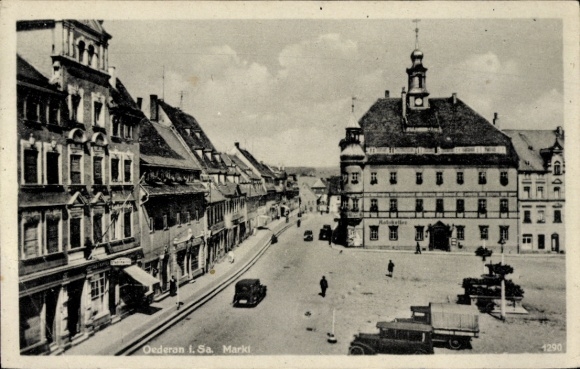 Ak Oederan in Sachsen, Stadtansicht mit m Gebäude, Autos, hübsche Architektur