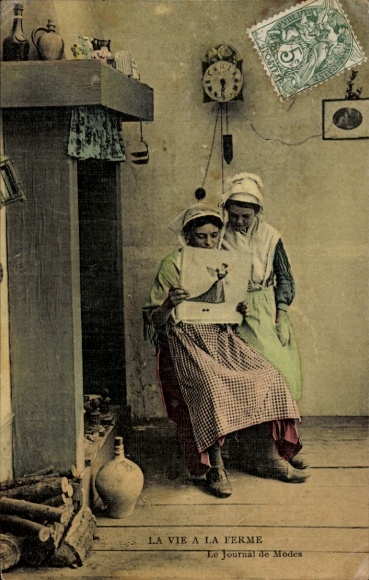 Postcard French costume, women reading a fashion magazine