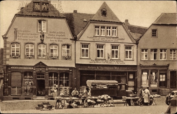 Postcard Sankt Wendel Saarland, houses with confessions on the cathedral square, market stalls