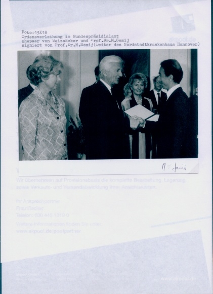 Photo of the award ceremony in the Federal President's Office, Mr. and Mrs. von Weizsäcker, Dr. M. Samij