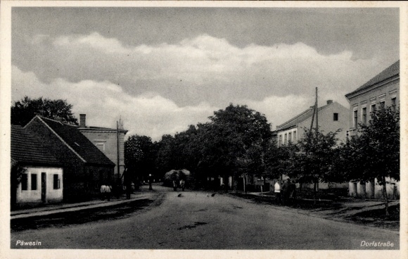 Postcard Päwesin im Havelland, Dorfstraße