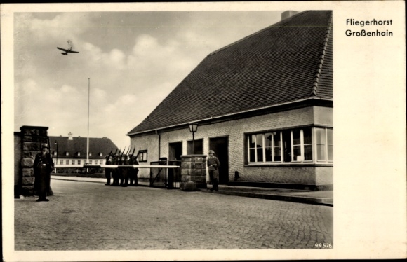 Ak Großenhain Saksen, luchtmachtbasis, vliegtuigen