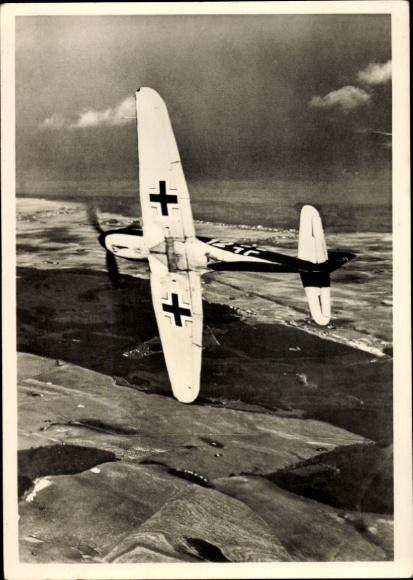 Postcard German Air Force, fighter aircraft Heinkel He 113, ran to the enemy