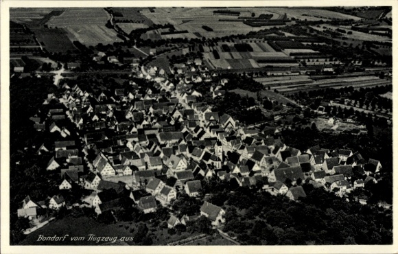 Ak Bondorf in Württemberg, Luftaufnahme von  viele Häuser, Landschaft