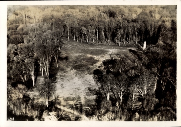 Photo Compiègne Oise, square in the forest with the monument to Marshal Fock