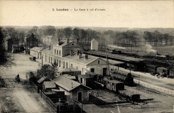 Ak Loudun Vienne, Bahnhof, Luftbild