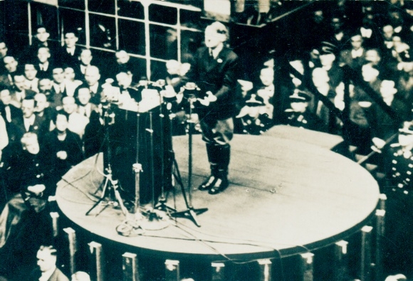 Collection of picture documents of our time No. 356 Speech by the Führer in the Siemensstadt dynamo plant in 1933