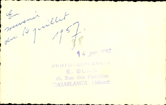 Photo Postcard Morocco, marching French soldiers, parade 14 July 1957