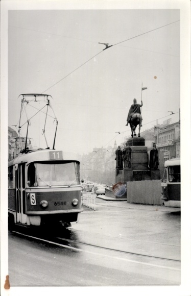 Photo Postcard Praha Prague Czech Republic, tram no. 11, monument