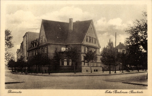 Postcard Diemitz Halle an der Saale, Berliner Straße corner Breite Straße