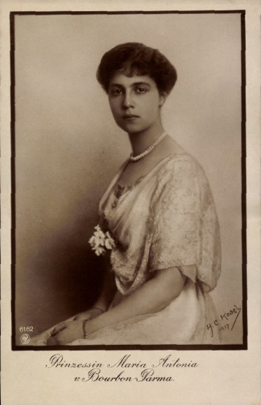 Ak Prinzessin Maria Antonia von Bourbon Parma, Sitzportrait, NPG 6162