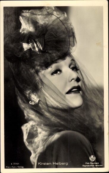 Postcard actress Kirsten Heiberg, portrait, hat
