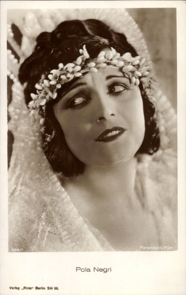 Ak Schauspielerin Pola Negri, Portrait, Schleier, Haarkranz