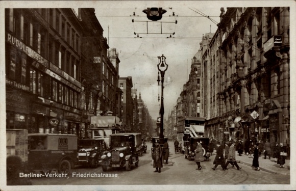 KP Berlin Mitte, Friedrichstrasse, samochody, sklepy