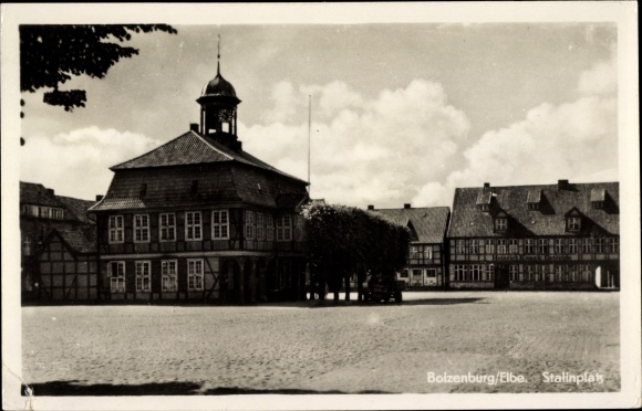 Postcard Boizenburg on the Elbe, Stalinplatz, town hall
