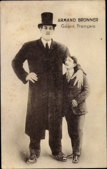 Postcard Armand Bronner, French Giant