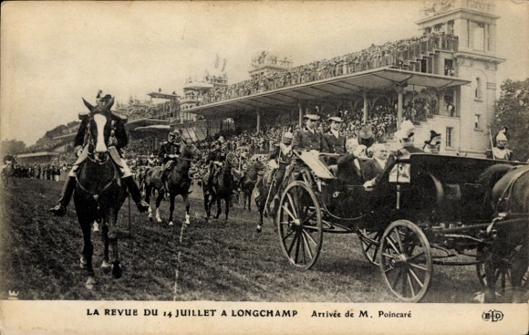 Ak Paris Passy, La Revue du 14 Juillet à Longchamp, Arrivée de M. Poincaré