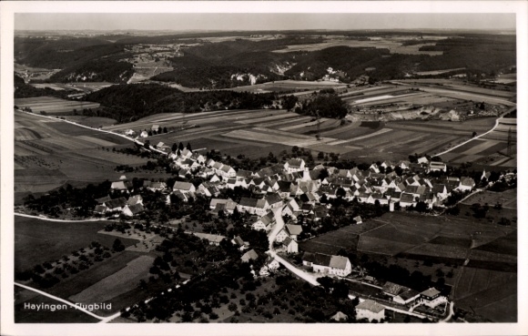Ak Hayingen auf der Schwäbischen Alb, Luftaufnahme von  ländliche Umgebung, Wohnhäuser, Felder, W