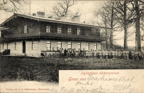 Ak Joachimsthal in der Uckermark Schorfheide, Jagdschloss Hubertusstock, Gruppenbild