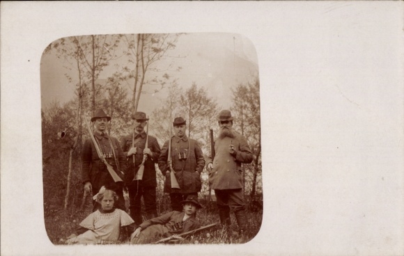 Photo Postcard Hunter, Girl, Rifle, Group Photo