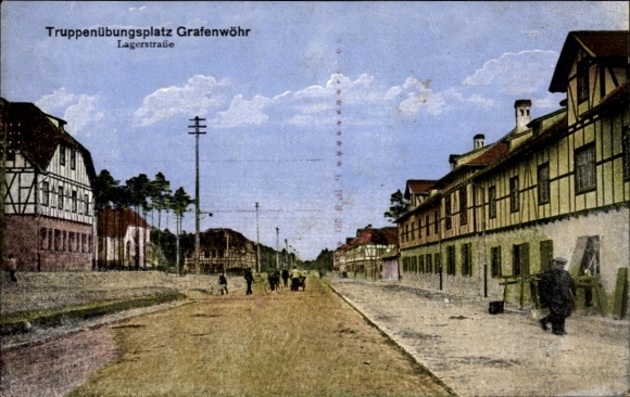 Ak Grafenwöhr in der Oberpfalz Bayern, Truppenübungsplatz  Lagerstraße, Straße mit Gebäuden, Mens