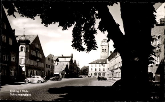 Ak Erding in Oberbayern, Schrannenplatz, historische Gebäude, Bäume, Straßenansicht, Autos