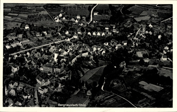 Ak Bergneustadt im Bergischen Land, Fliegeraufnahme