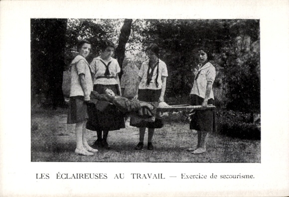 CPA Eclaireuses au Travail, Exercice de secourisme