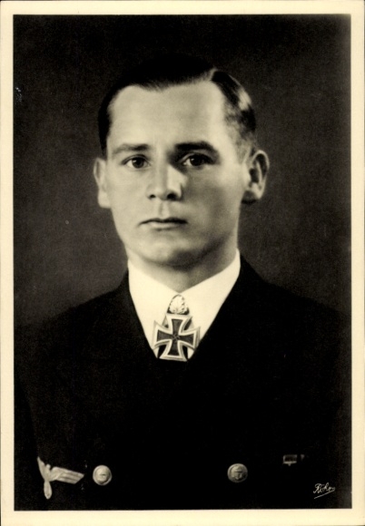 Postcard Kapitänleutnant Engelbert Endraß, Knight's Cross recipient, Kriegsmarine, portrait